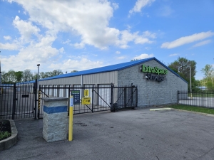 Extra Space Storage - 2187 - Columbus - State St. - Photo 6