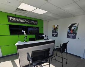Extra Space Storage - 2194 - Indianapolis - Lynhurst Dr - Photo 6