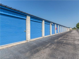 Extra Space Storage - 8201 - Bloomington - W Jonathan Dr - Photo 3