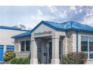 Extra Space Storage - 8201 - Bloomington - W Jonathan Dr - Photo 5