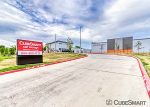 CubeSmart Self Storage - 7930 Southwest Loop - Photo 2