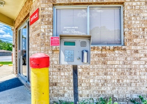 CubeSmart Self Storage TX Alvin Fairway Dr - Photo 3