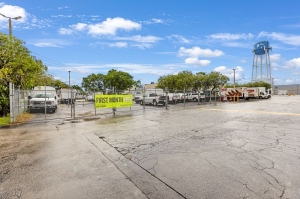 Extra Space Storage - 7974 - Medley - South River Dr - Photo 7