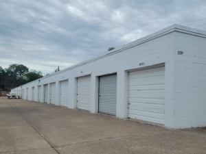 Champions Business Park Storage - Photo 2
