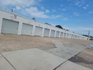 Champions Business Park Storage - Photo 4