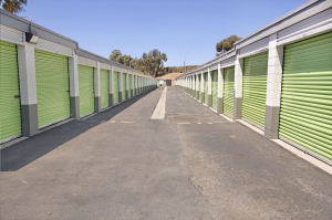 Extra Space Storage - 1975 - Costa Mesa - Bear St - Photo 4