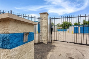 Extra Space Storage - 2191 - Jeffersonville - 1713 1/2 E 10th St - Photo 2