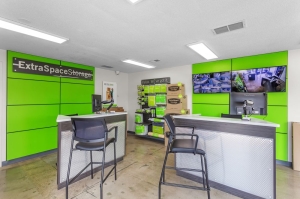 Extra Space Storage - 2191 - Jeffersonville - 1713 1/2 E 10th St - Photo 3