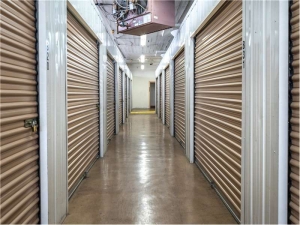 Extra Space Storage - 1062 - St Louis - Forest Park - Photo 5
