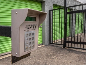 Extra Space Storage - 0221 - Santa Ana - S Grand Av - Photo 2