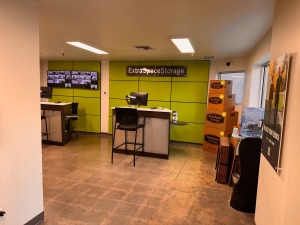 Extra Space Storage - 0353 - Los Angeles - Fountain Ave - Photo 3