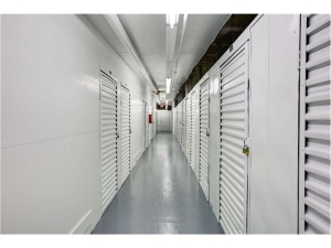 Extra Space Storage - 0353 - Los Angeles - Fountain Ave - Photo 4