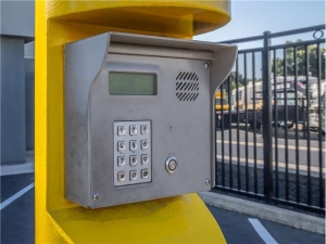 Extra Space Storage - 1433 - West Sacramento - F Street - Photo 2