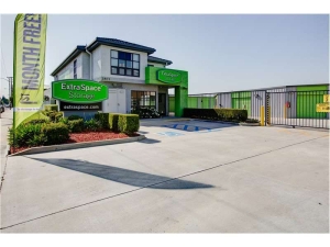 Extra Space Storage - 1525 - Burbank - 2801 Thornton Ave