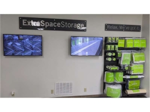 Extra Space Storage - 1530 - Northridge - 18500 Eddy St - Photo 7