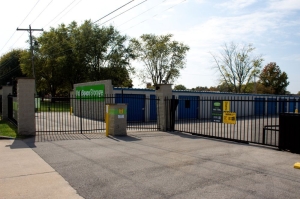 Extra Space Storage - 2112 - Sullivan - Section St - Photo 2