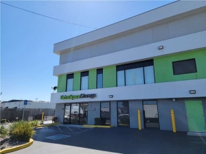 Extra Space Storage - 0590 - Redwood City - Willow St