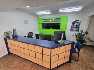 Extra Space Storage - 3024 - Orlando - Orange Blossom Trl - Photo 3