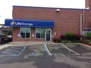 Extra Space Storage - 3330 - Lindenhurst - East Hoffman Avenue