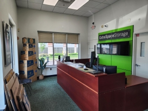 Extra Space Storage - 3330 - Lindenhurst - East Hoffman Avenue - Photo 3