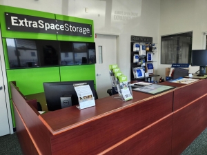 Extra Space Storage - 3330 - Lindenhurst - East Hoffman Avenue - Photo 7