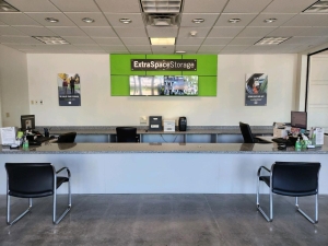 Extra Space Storage - 3341 - Hicksville - John St - Photo 3
