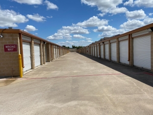 Extra Space Storage - 3348 - Round Rock - 1515 N A W Grimes Blvd - Photo 4