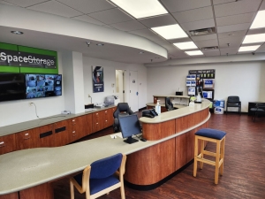 Extra Space Storage - 3431 - Mt Vernon - Washington St - Photo 3