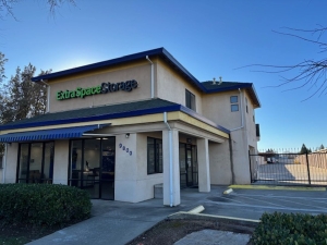 Extra Space Storage - 3557 - Elk Grove - Dino Dr