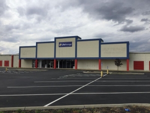 Life Storage - 4009 - Columbus - 3800 Broad St - Photo 2