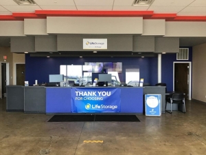 Life Storage - 4009 - Columbus - 3800 Broad St - Photo 6