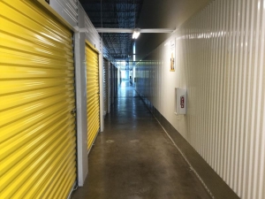 Life Storage - 4018 - Urbandale - Hickman Rd - Photo 3