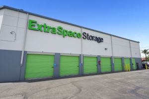 Extra Space Storage - 1980 - Paramount - Rosecrans Ave