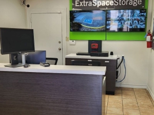 Extra Space Storage - 3100 - Beaumont - College St - Photo 5