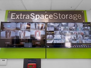 Extra Space Storage - 3100 - Beaumont - College St - Photo 6