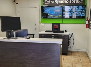 Extra Space Storage - 3100 - Beaumont - College St - Photo 3