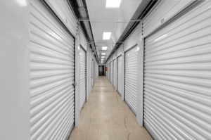 Extra Space Storage - 3241 - Columbus - Armour Rd - Photo 5
