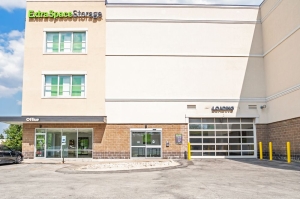 Extra Space Storage - 3407 - Lombard - Saint Charles Rd