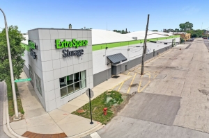 Extra Space Storage - 3459 - Chicago - 4500 W Grand Ave - Photo 7