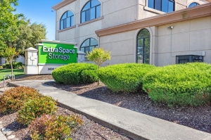 Extra Space Storage - 3511 - Sacramento - Bayou Way