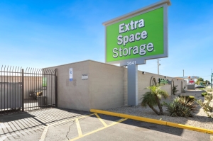 Extra Space Storage - 3850 - Phoenix - 3641 Camelback Rd