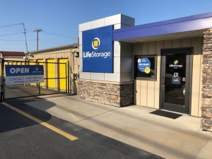 Life Storage - 4055 - Greensboro - Stage Coach Trail - Photo 1