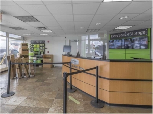 Extra Space Storage - 1520 - Wahiawa - California Ave - Photo 3