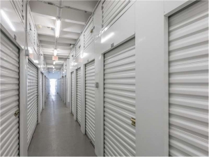 Extra Space Storage - 1520 - Wahiawa - California Ave - Photo 4