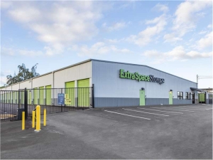 Extra Space Storage - 1843 - Hilo - Kalanianaole Ave - Photo 6