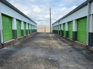 Extra Space Storage - 3156 - Cedar Hill - Clark Road - Photo 4