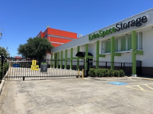 Extra Space Storage - 3185 - Dallas - Harry Hines Blvd