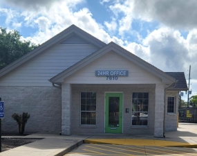 Extra Space Storage - 3288 - Houston - 7610 Highway 6 - Photo 4