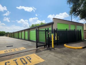 Extra Space Storage - 3290 - Deer Park - Center Street - Photo 7