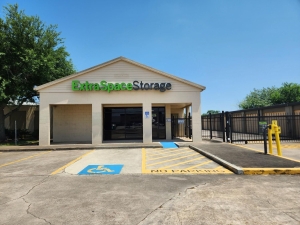 Extra Space Storage - 3290 - Deer Park - Center Street - Photo 9